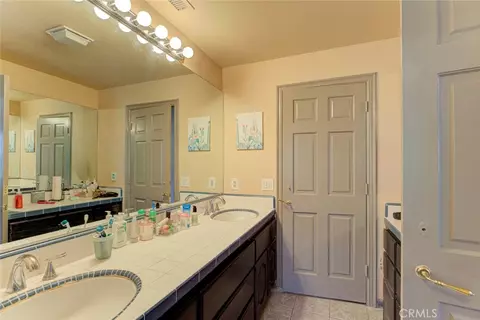 Bath - 1663 Vista, Glendale, CA 91201 photo 6 of 7