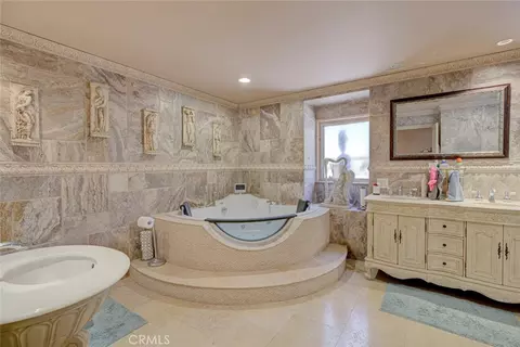 Bath - 1663 Vista, Glendale, CA 91201 photo 3 of 7