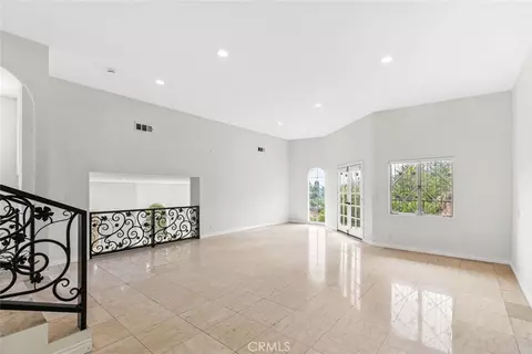 Living - 631 Caleb St, Glendale, CA 91202 photo 2 of 13