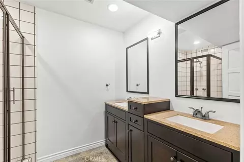 Bath - 631 Caleb St, Glendale, CA 91202 photo 5 of 5