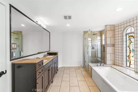 Bath - 631 Caleb St, Glendale, CA 91202 photo 2 of 5
