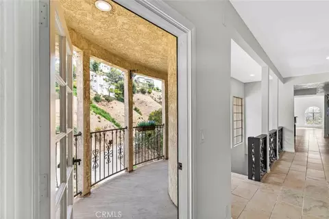 Entry Way - 631 Caleb St, Glendale, CA 91202 photo 3 of 8