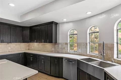 Kitchen - 631 Caleb St, Glendale, CA 91202 photo 4 of 7