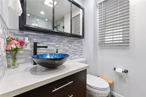 Bath - 3722 3rd, Glendale, CA 91214 photo 2 of 3