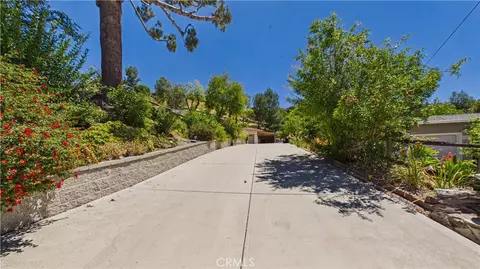 Exterior - 11246 Denivelle Pl, Tujunga, CA 91042 photo 5 of 19