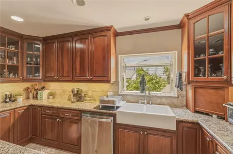 Kitchen - 3170 E Orange Grv, Pasadena, CA 91107 photo 10 of 10