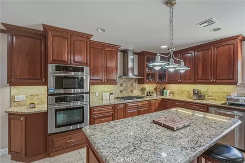 Kitchen - 3170 E Orange Grv, Pasadena, CA 91107 photo 5 of 10