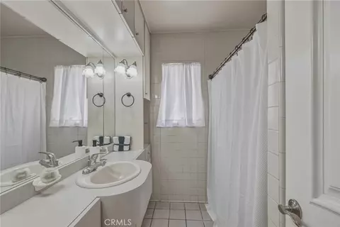 Bath - 3170 E Orange Grv, Pasadena, CA 91107 photo 2 of 3
