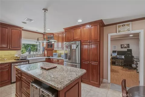 Kitchen - 3170 E Orange Grv, Pasadena, CA 91107 photo 3 of 10