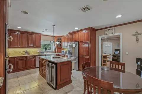 Kitchen - 3170 E Orange Grv, Pasadena, CA 91107 photo 2 of 10