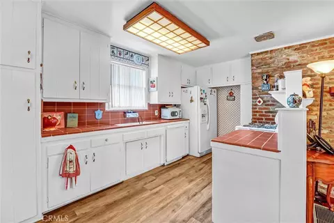 Kitchen - 9818 Creemore Dr, Tujunga, CA 91042 photo 1 of 3