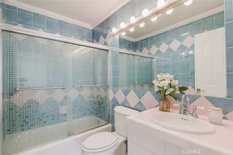 Bath - 444 Myrtle St #4, Glendale, CA 91203 photo 2 of 4