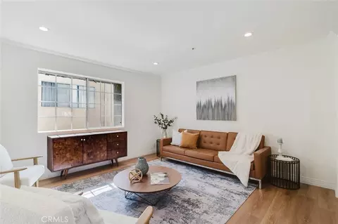 Living - 444 Myrtle St #4, Glendale, CA 91203 photo 2 of 3