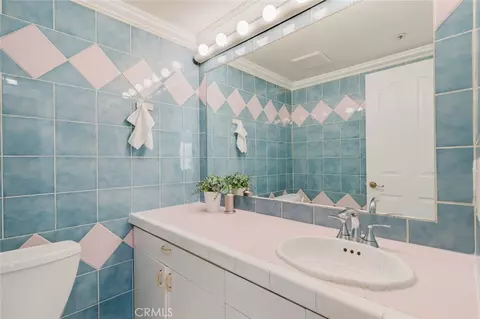 Bath - 444 Myrtle St #4, Glendale, CA 91203 photo 1 of 4