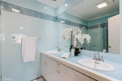 Bath - 444 Myrtle St #4, Glendale, CA 91203 photo 3 of 4