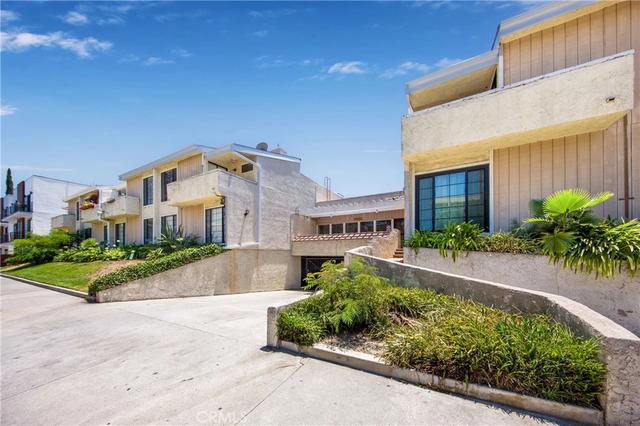11834 Gilmore #16, North Hollywood, CA 91606