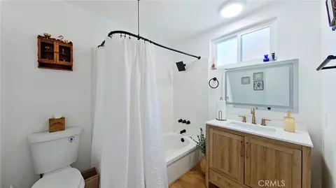 Bath - 11014 Tinker Ave, Tujunga, CA 91042 photo 3 of 4