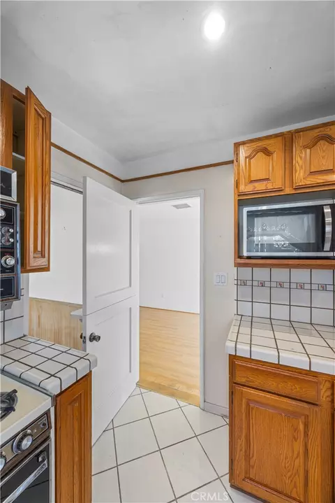 Kitchen - 1207 Graynold, Glendale, CA 91202 photo 4 of 9