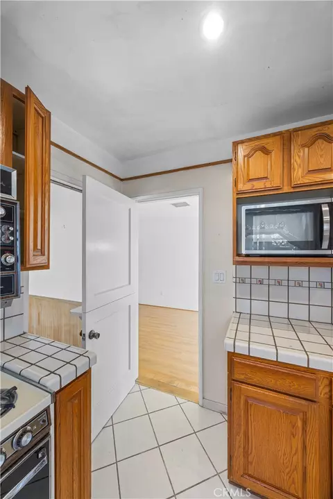 Kitchen - 1207 Graynold, Glendale, CA 91202 photo 5 of 9