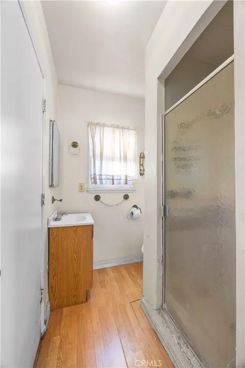 Bath - 1207 Graynold, Glendale, CA 91202 photo 6 of 6
