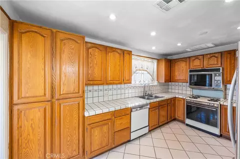 Kitchen - 1207 Graynold, Glendale, CA 91202 photo 3 of 9