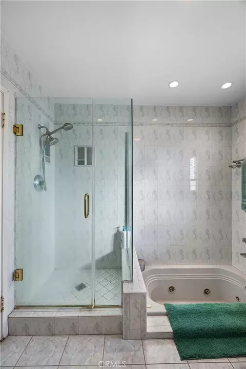 Bath - 1207 Graynold, Glendale, CA 91202 photo 4 of 6