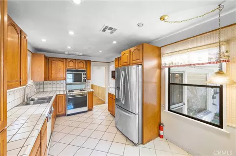 Kitchen - 1207 Graynold, Glendale, CA 91202 photo 2 of 9