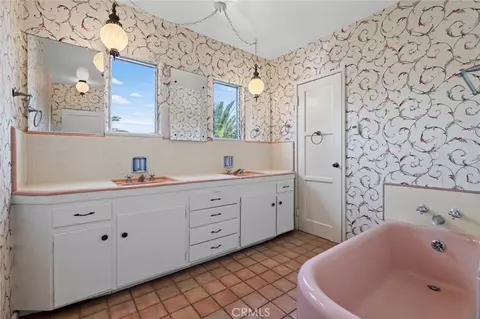Bath - 6604 Valmont St, Tujunga, CA 91042 photo 3 of 3