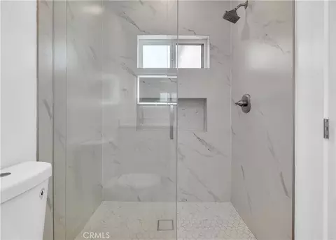 Bath - 828 E Fairmount Rd, Burbank, CA 91501 photo 5 of 6