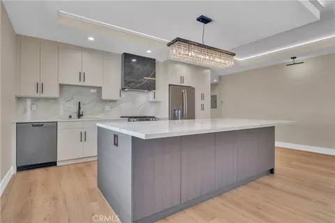Kitchen - 828 E Fairmount Rd, Burbank, CA 91501 photo 2 of 3