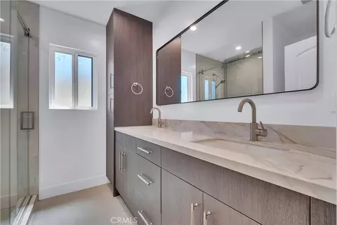 Bath - 828 E Fairmount Rd, Burbank, CA 91501 photo 3 of 6