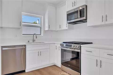Kitchen - 828 E Fairmount Rd, Burbank, CA 91501 photo 3 of 3