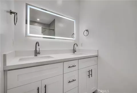Bath - 828 E Fairmount Rd, Burbank, CA 91501 photo 4 of 6