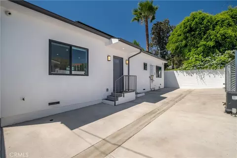 Exterior - 828 E Fairmount Rd, Burbank, CA 91501 photo 4 of 5