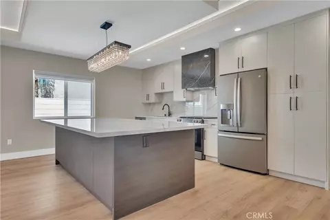 Kitchen - 828 E Fairmount Rd, Burbank, CA 91501 photo 1 of 3