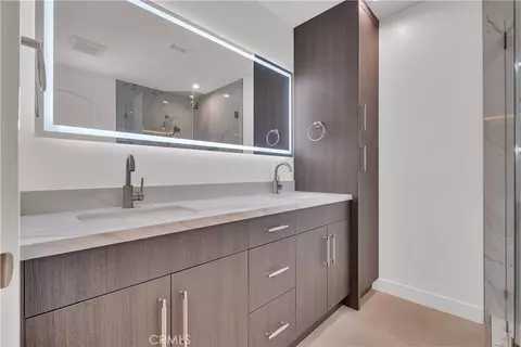 Bath - 828 E Fairmount Rd, Burbank, CA 91501 photo 1 of 6