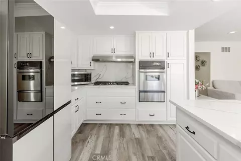 Kitchen - 11801 Thunderbird Ave, Porter Ranch, CA 91326 photo 2 of 4