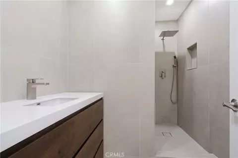 Bath - 11215 Lull, Sun Valley, CA 91352 photo 1 of 3