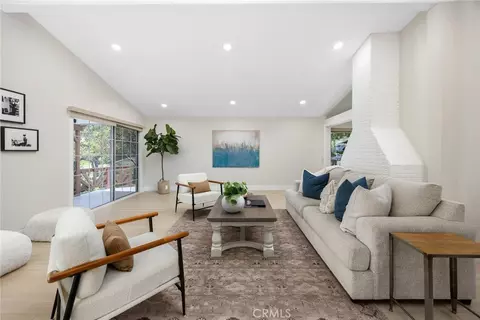 Living - 10842 Owens, Tujunga, CA 91042 photo 9 of 10
