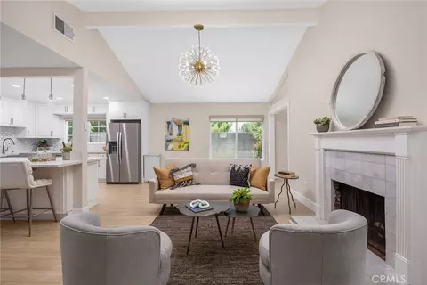 Living - 10842 Owens, Tujunga, CA 91042 photo 4 of 10