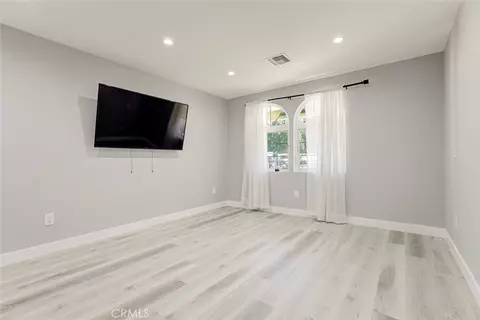 Living - 7565 Mcgroarty St, Tujunga, CA 91042 photo 5 of 6