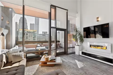 1100 Wilshire Blvd #1707, Los Angeles, CA 90017