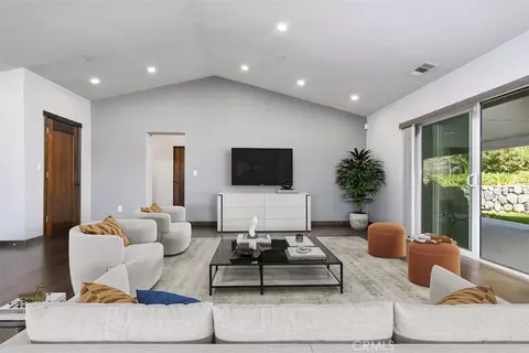 Living - 2447 Stonyvale Rd, Tujunga, CA 91042 photo 3 of 4