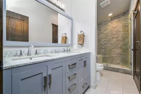 Bath - 2447 Stonyvale Rd, Tujunga, CA 91042 photo 3 of 4