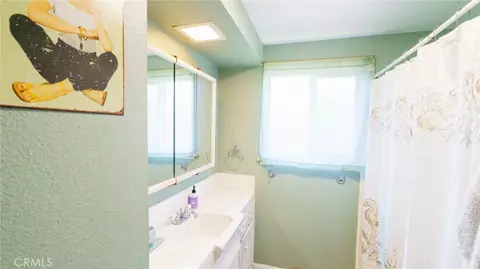 Bath - 1048 Vallejo Ave, Simi Valley, CA 93065 photo 3 of 3