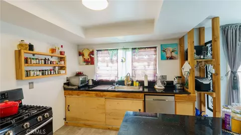 Kitchen - 1048 Vallejo Ave, Simi Valley, CA 93065 photo 2 of 3
