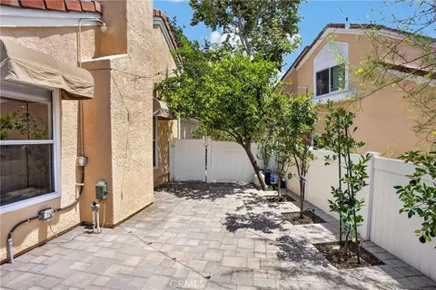 Exterior - 6301 Honolulu #16, Tujunga, CA 91042 photo 9 of 18