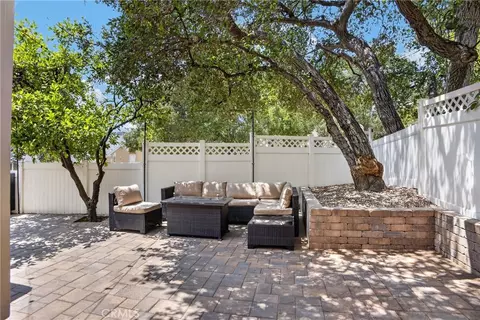Exterior - 6301 Honolulu #16, Tujunga, CA 91042 photo 3 of 18