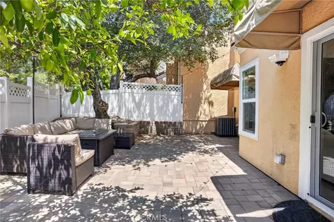 Exterior - 6301 Honolulu #16, Tujunga, CA 91042 photo 6 of 18