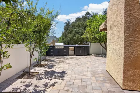 Exterior - 6301 Honolulu #16, Tujunga, CA 91042 photo 8 of 18
